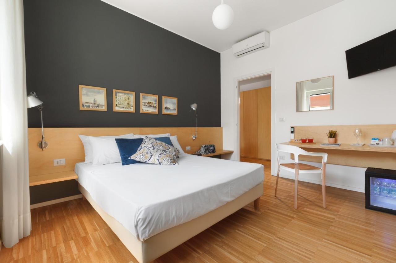 Vivaldo Suite Piazza Dei Martiri - Guest House Napoli Eksteriør billede